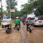 Jalan Tergenang Air Pekat penyebab sistem drainase Kab.tangerang