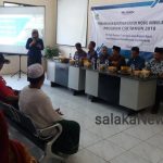 PLN Cikupa saresehan dengan warga setemapt sebeleum menyerahkan Bantuan Mobil Ambulance