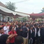 Peserta beserta tamu undangan Lapas Kls II menyanyikan lagu pada mu negeri