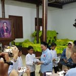 Mbak Titik bersama anak sunat di Solo