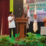 warga Transmigran saat berbincang dengan Mba Tutut