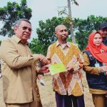 Benyamin serahkan sertifikat hewan qurban sehat