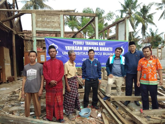 Yayasan UMB Jakarta Salurkan Bantuan Untuk Korban puting Beliung di Tangerang