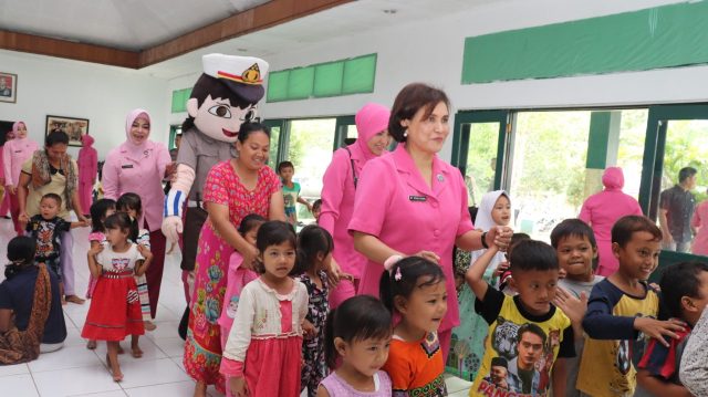 Bhayangkari berikan Trauma Healing korban Banjir di Lebak