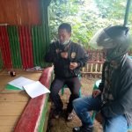 petugas mendata warga yang masuk, cegah COVID-19