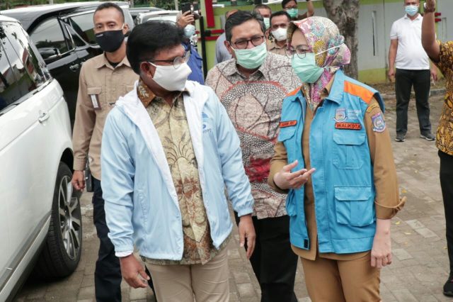 Menkominfo Jhonny dan Airin