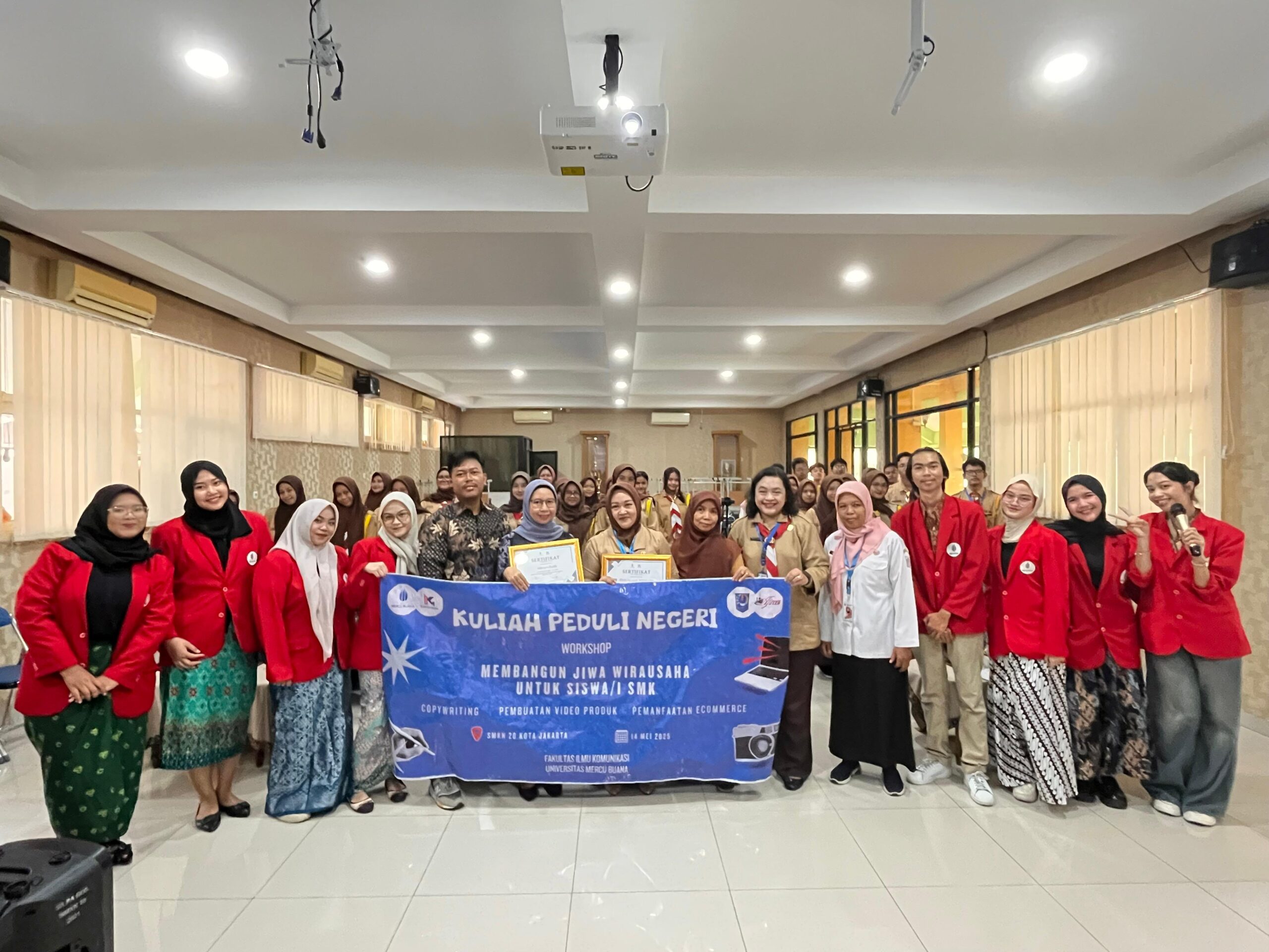 Mahasiswa FIKOM Universitas Mercu Buana Bekali Siswa SMK Jiwa Wirausaha Digital