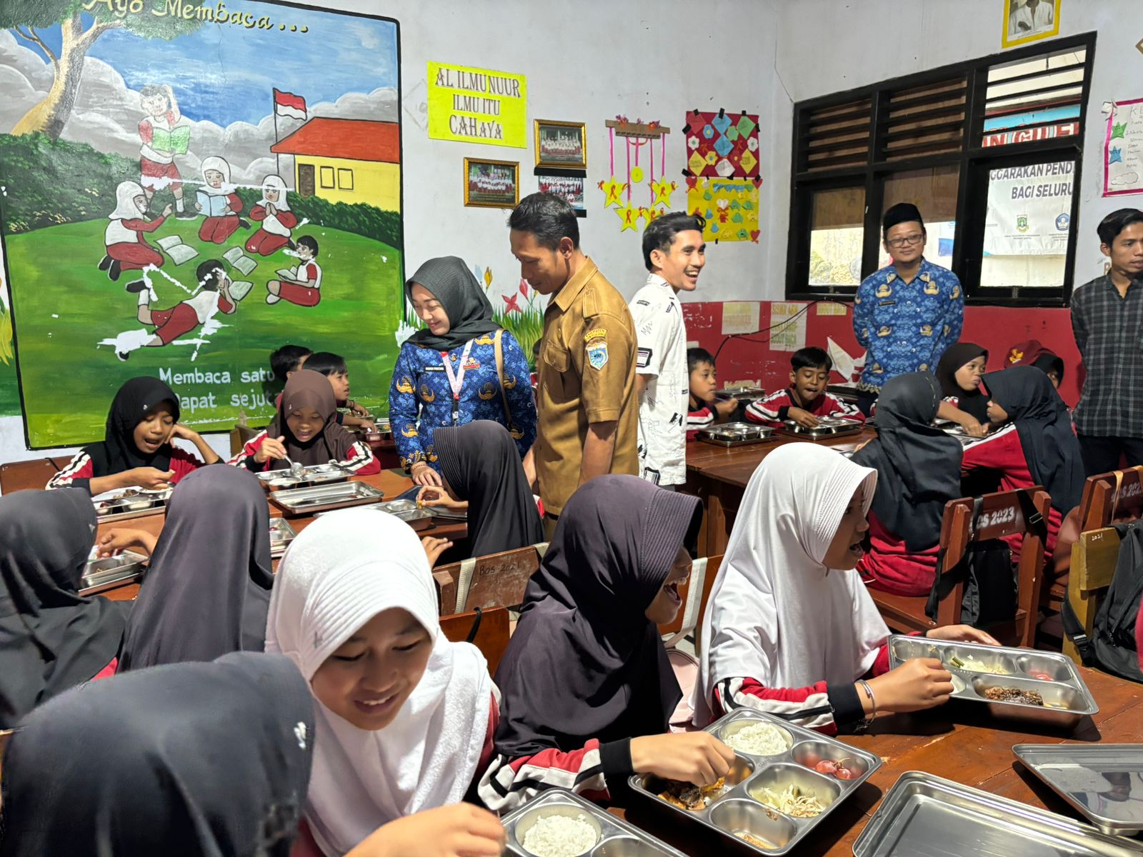 Melihat Anak Lahap Makan, PIC MBG Puncak Manik: Lelah Langsung Hilang Tak Tersisa