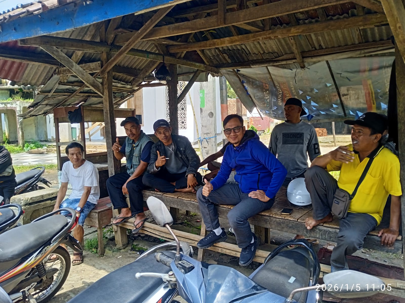 Tanpa sekat dan tanpa formalitas. Beginilah cara Anggota DPRD Kabupaten Pandeglang,menyerap aspirasi warga