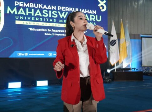 Dewi Perssik Bagikan Pengalaman Kuliah di UMB