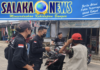 Cegah Dampak Erupsi Anak Krakatau, FKPM Mandalawangi Bagikan 2.000 Masker Gratis