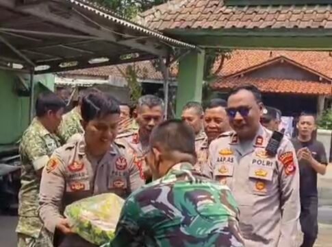 HUT TNI KE-81, POLSEK BANJAR SAMBANGI KORAMIL 0103 BANJAR, PERKUAT SINERGITAS TNI-POLRI