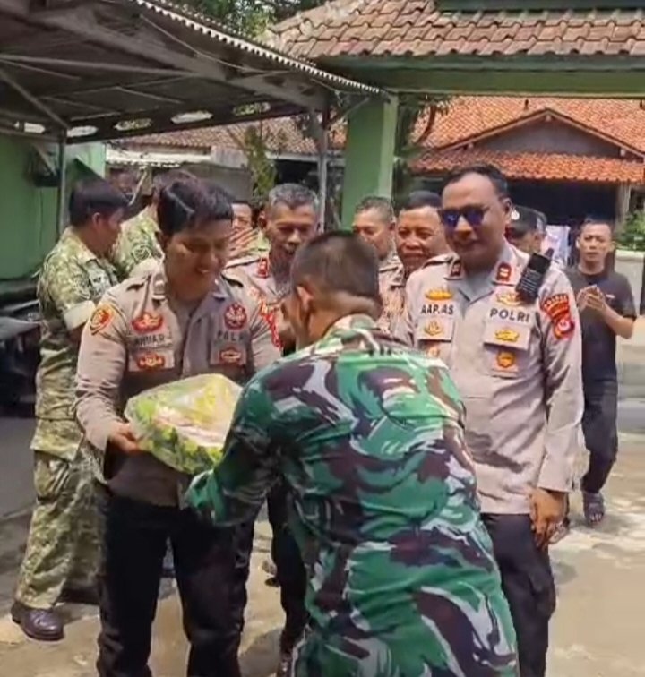 HUT TNI KE-81, POLSEK BANJAR SAMBANGI KORAMIL 0103 BANJAR, PERKUAT SINERGITAS TNI-POLRI
